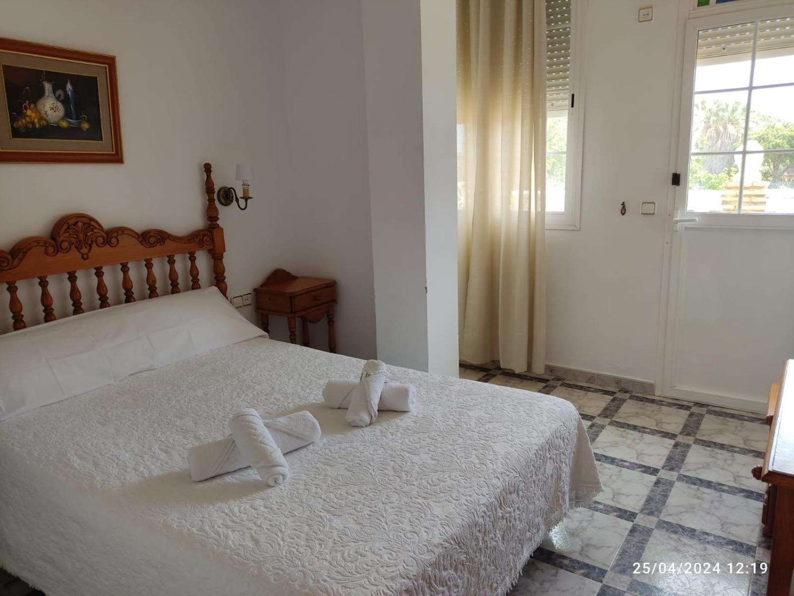 Hostal Quinto Pino Чипиона Экстерьер фото